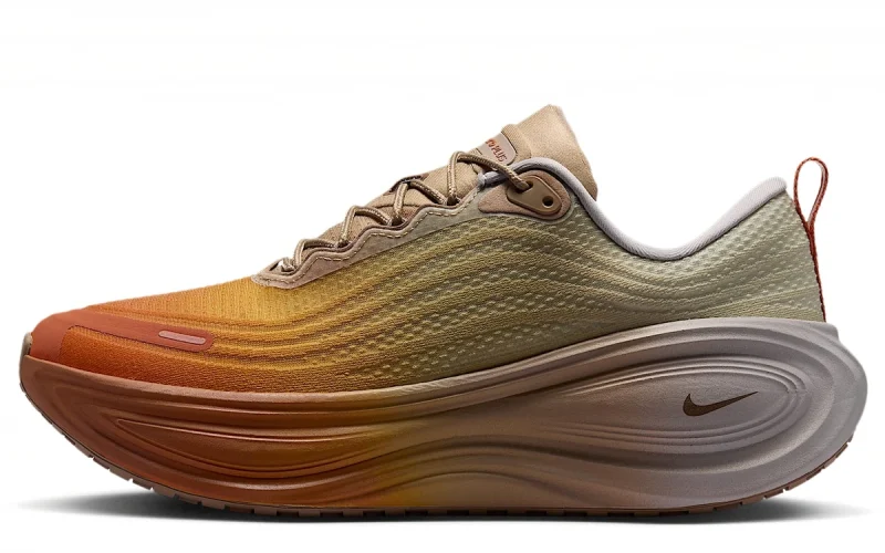 Nike Vomero Plus "Desert Camo Ceramic College Grey Yukon Brown" Schoenen